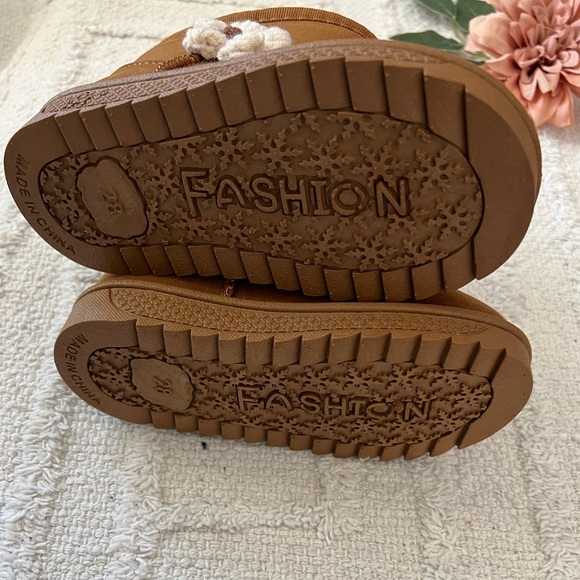 AMAZON Brown Fleece Lined Winter Toddler Boots- Size 10.5 Toddler - Picture 6 of 6